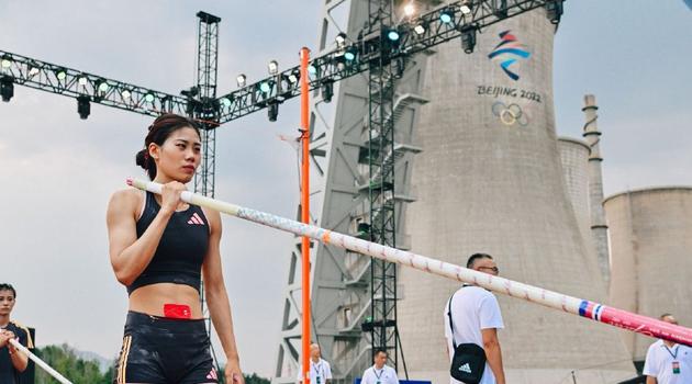 斯帕伊奇庆祝足协杯夺冠：为奖杯感到自豪，更为球队感到骄傲